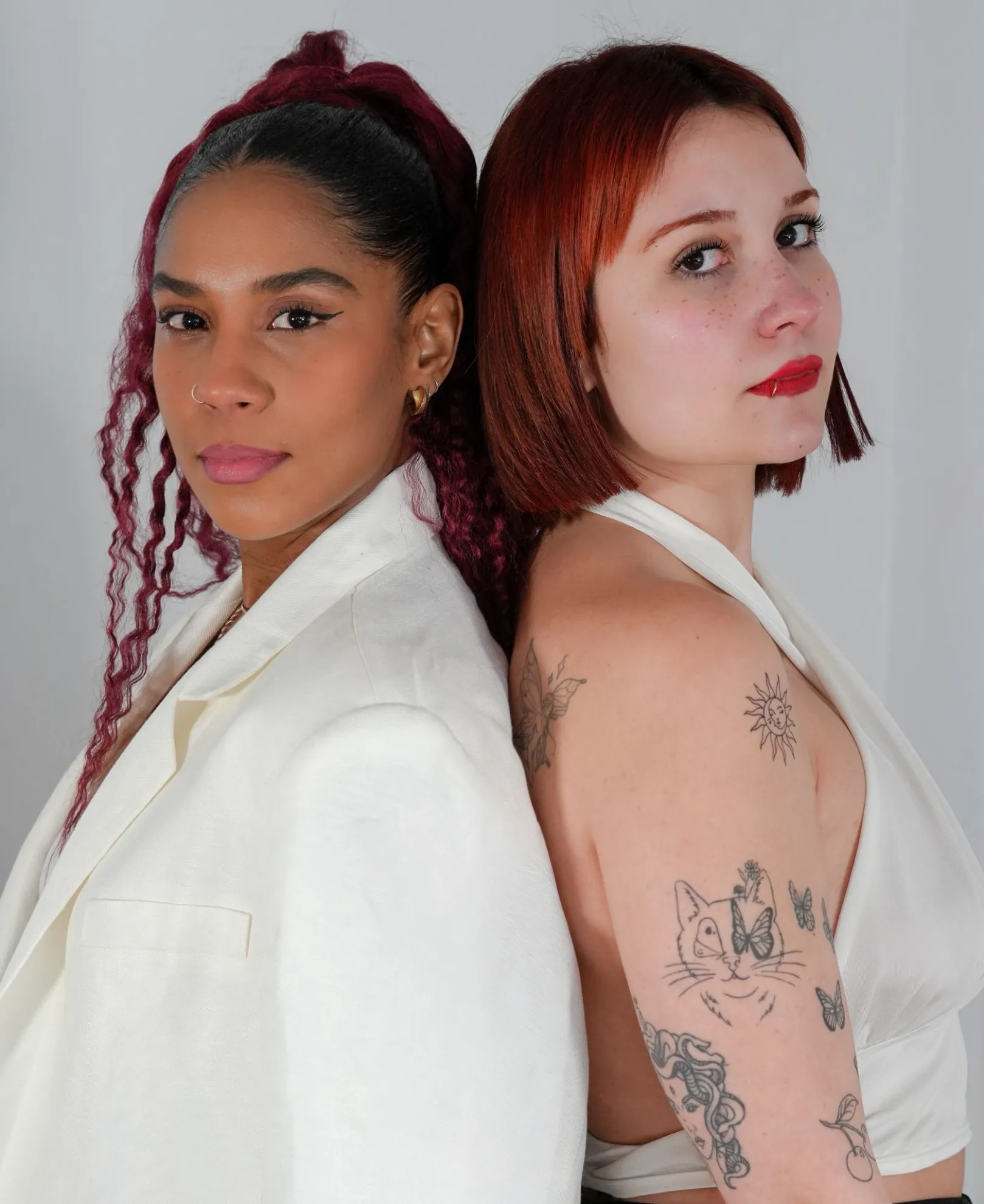 Retrato editorial de dos mujeres fotografiadas por My Maison Studio